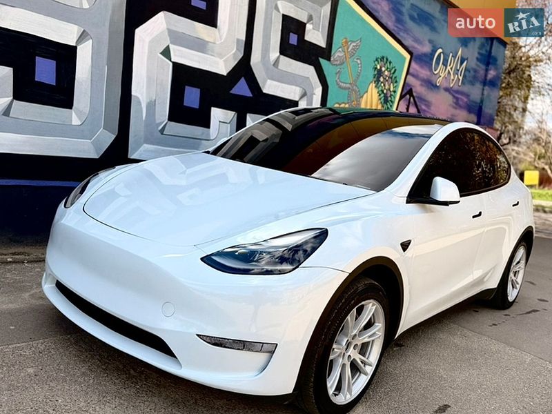 Tesla Model Y 2024