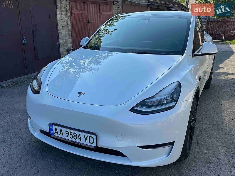 Tesla Model Y 2024