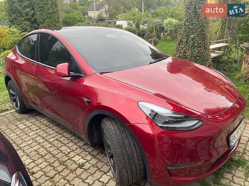 Tesla Model Y 2024