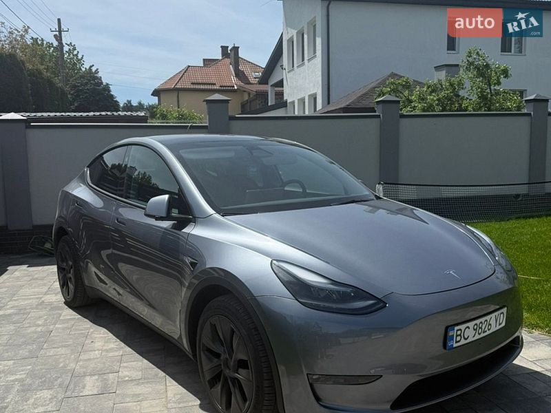Tesla Model Y 2024