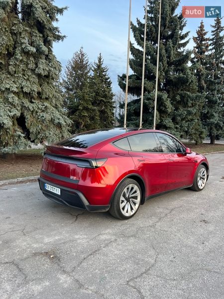 Tesla Model Y 2025