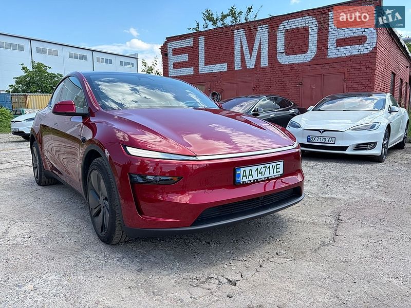 Tesla Model Y 2025