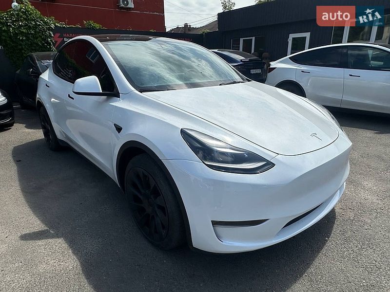 Tesla Model Y 2023