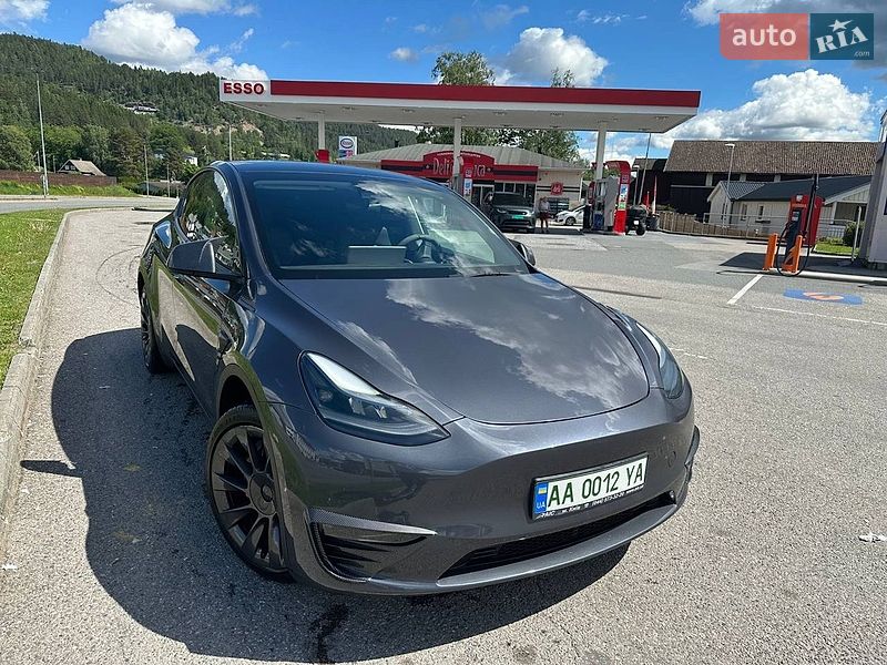 Tesla Model Y 2023