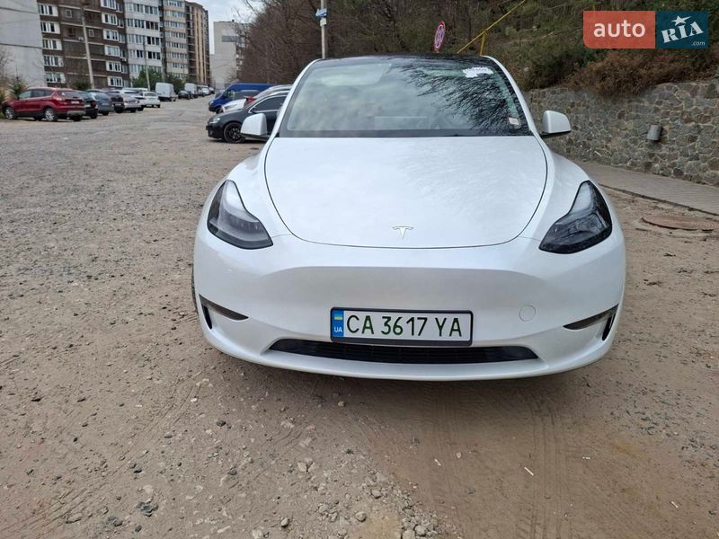 Tesla Model Y 2023