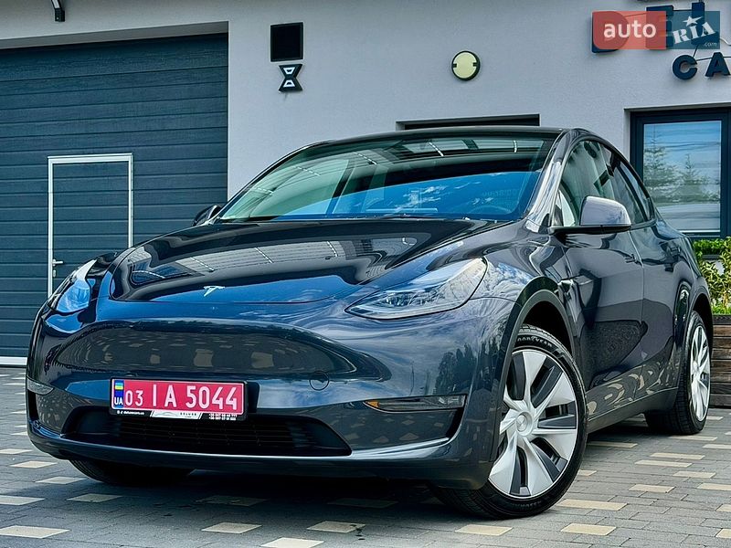 Tesla Model Y 2024