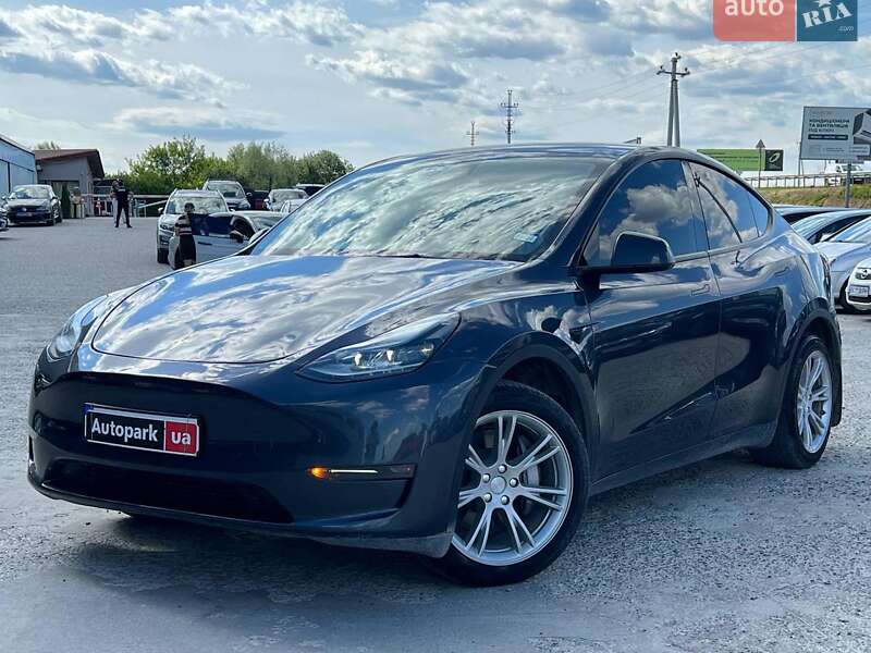 Tesla Model Y 2024