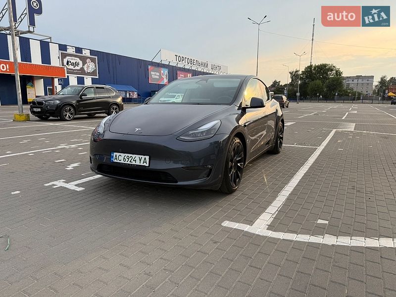 Tesla Model Y 2023