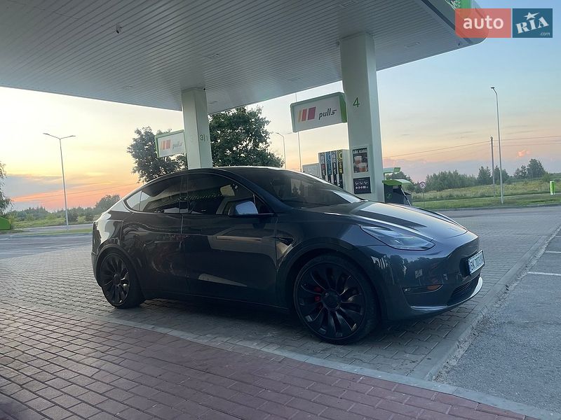 Tesla Model Y 2023