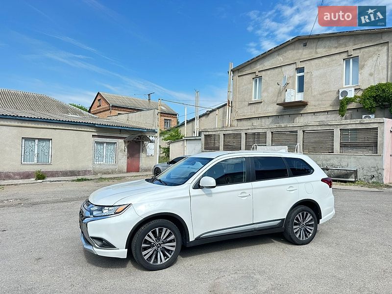 Mitsubishi Outlander 2020