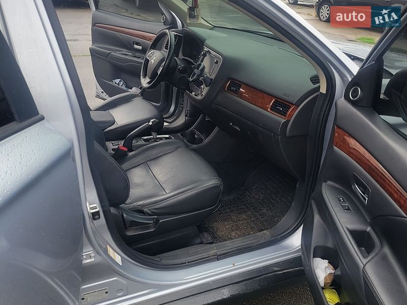 Mitsubishi Outlander 2013