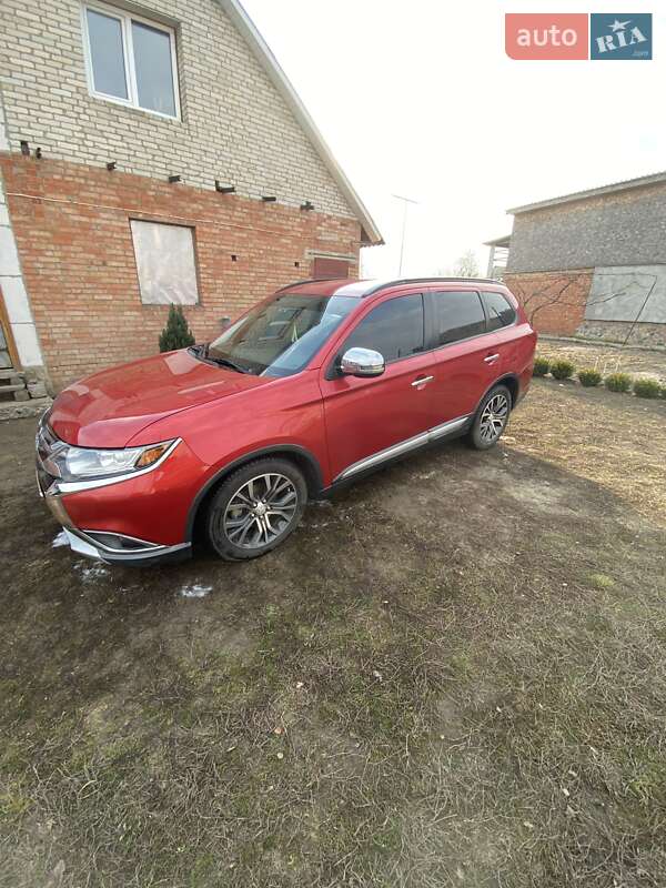 Mitsubishi Outlander 2016