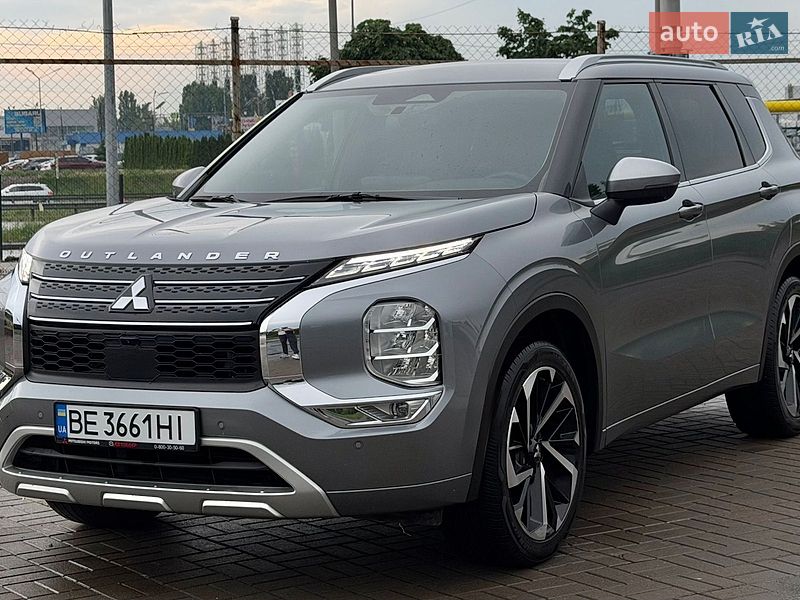 Mitsubishi Outlander 2023