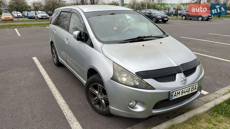 Mitsubishi Grandis 2006