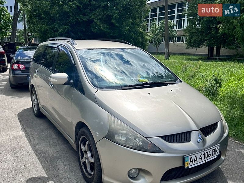Mitsubishi Grandis 2006