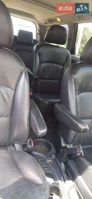 Mitsubishi Grandis 2006