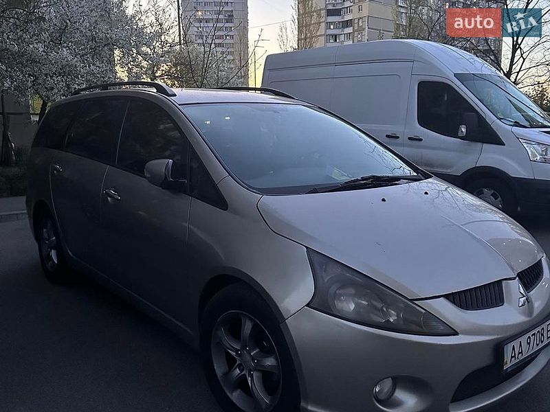Mitsubishi Grandis 2007