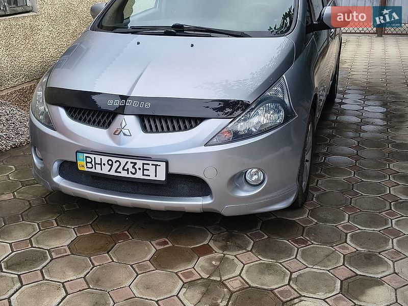 Mitsubishi Grandis 2008