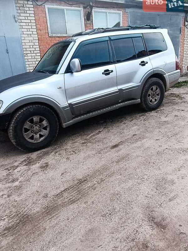 Mitsubishi Pajero 2004