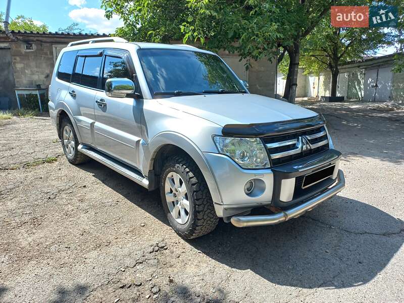 Mitsubishi Pajero 2010