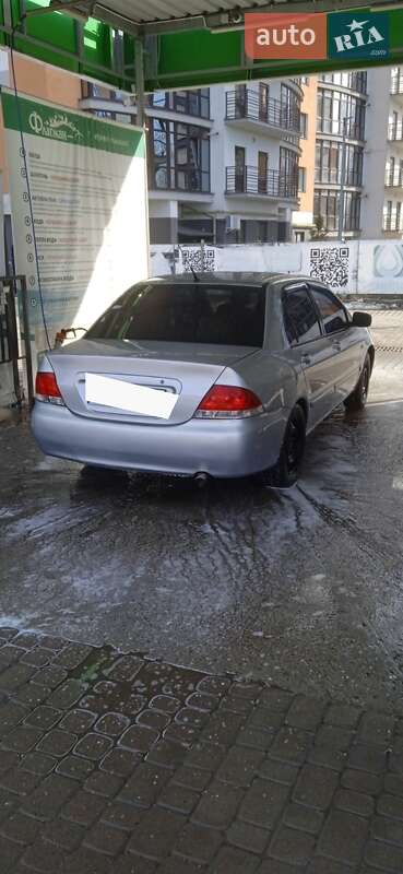Mitsubishi Lancer 2005