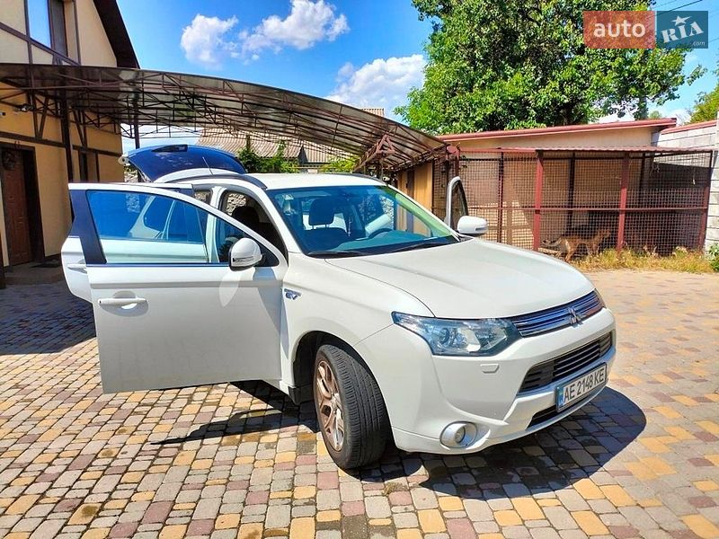 Mitsubishi Outlander 2014