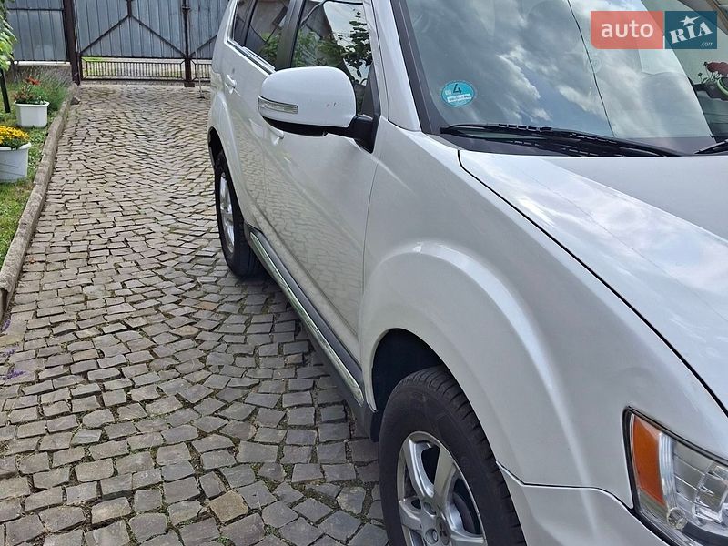 Mitsubishi Outlander 2011