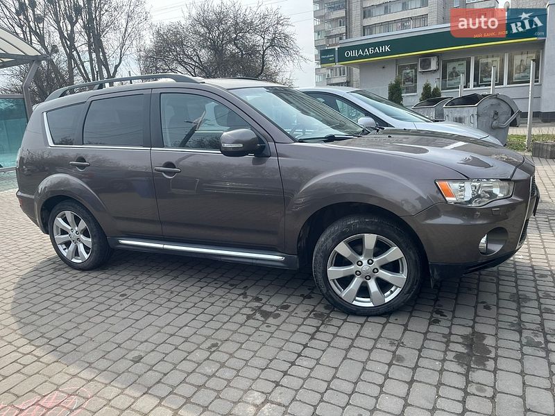 Mitsubishi Outlander 2011