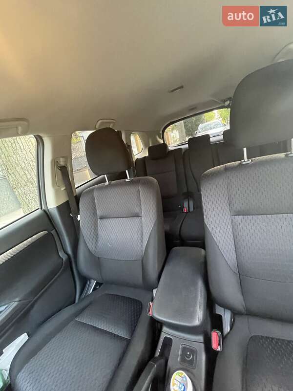 Mitsubishi Outlander 2012