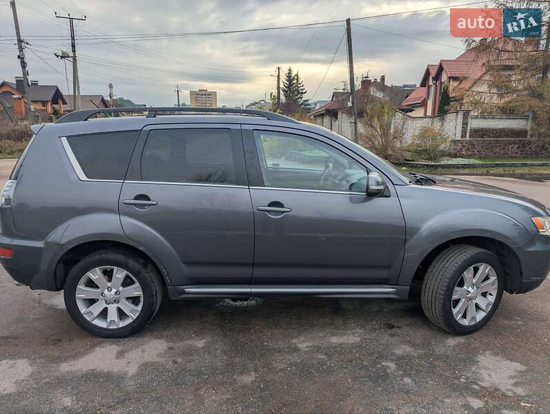 Mitsubishi Outlander 2011