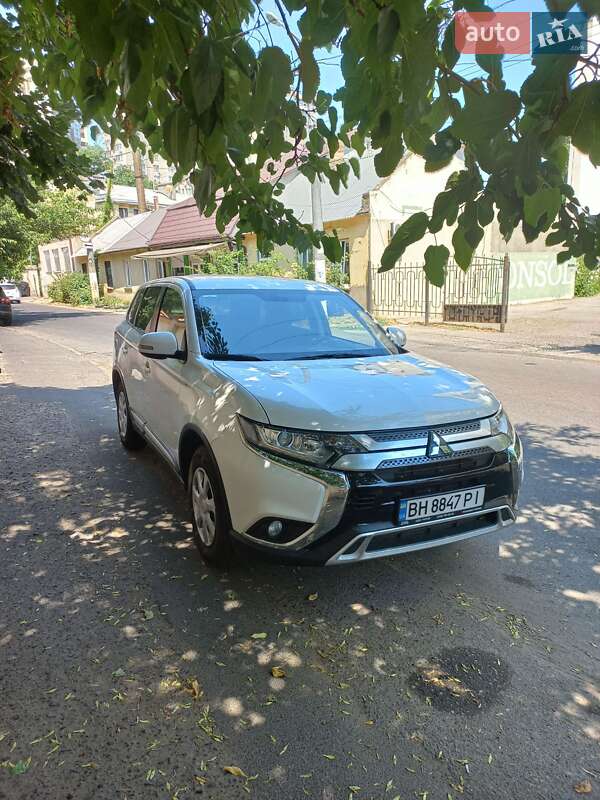 Mitsubishi Outlander 2021