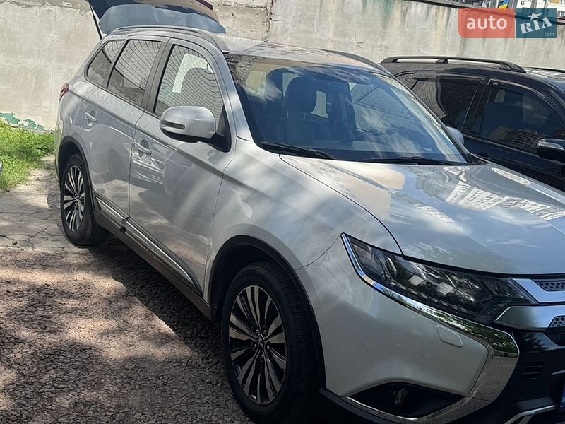 Mitsubishi Outlander 2020