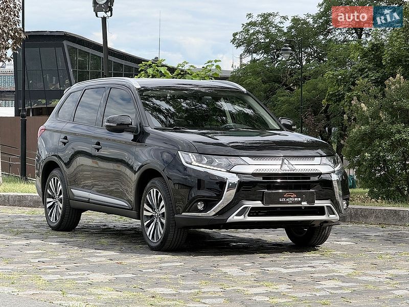 Mitsubishi Outlander 2021
