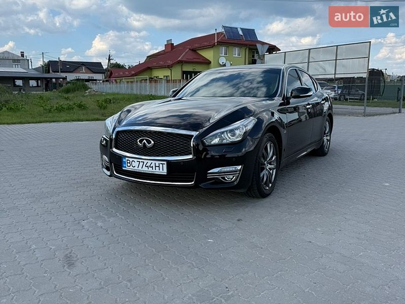 Infiniti Q70 2016