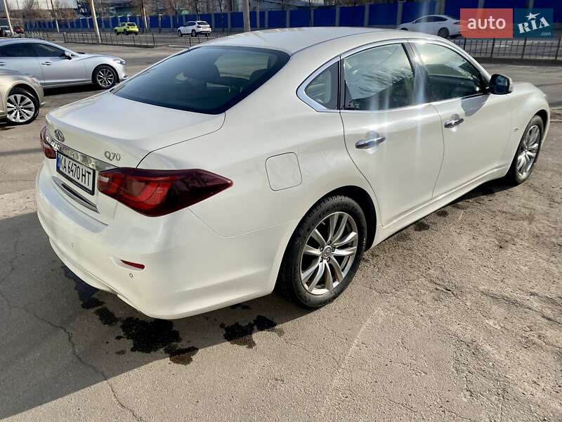 Infiniti Q70 2016