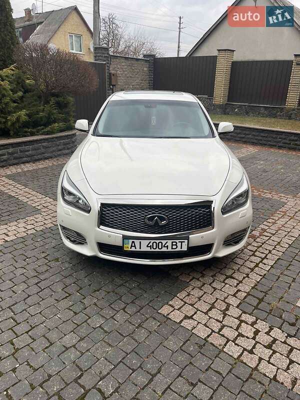 Infiniti Q70 2016