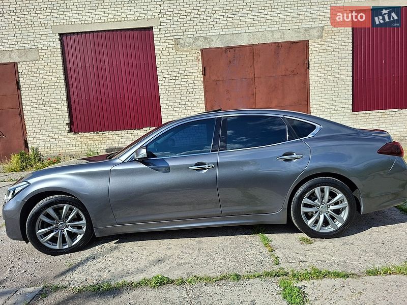 Infiniti Q70 2017