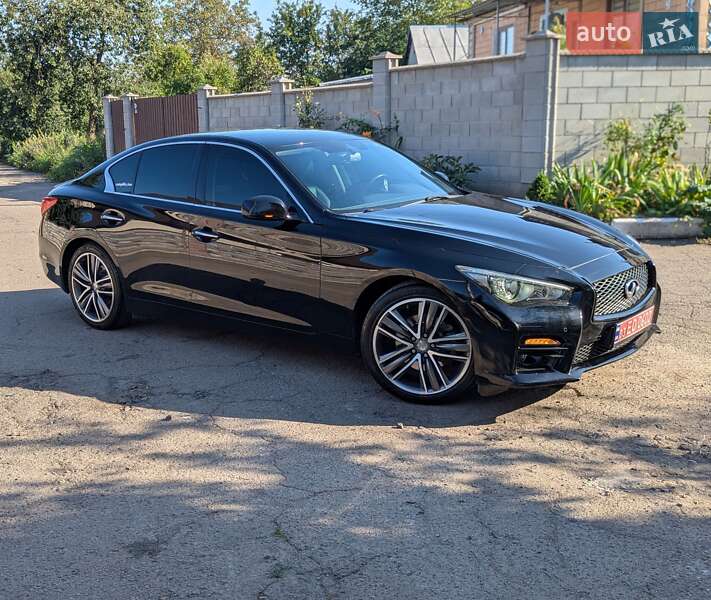 Infiniti Q50 2015