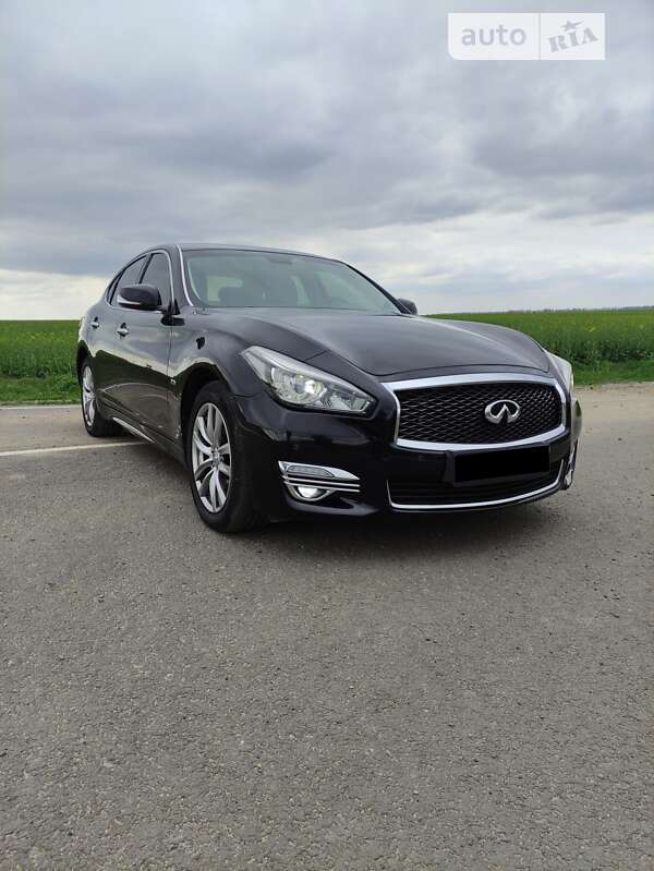 Infiniti Q70 2015