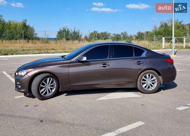 Infiniti Q50 2015