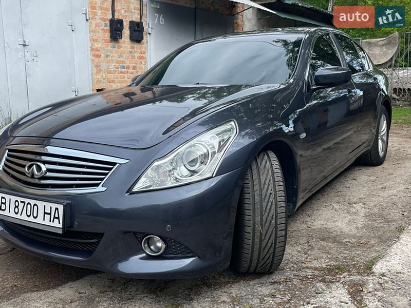 Infiniti G25 2011