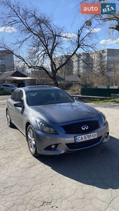 Infiniti G25 2012