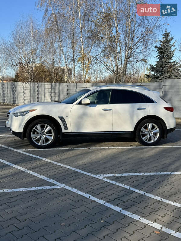 Infiniti QX70 2014