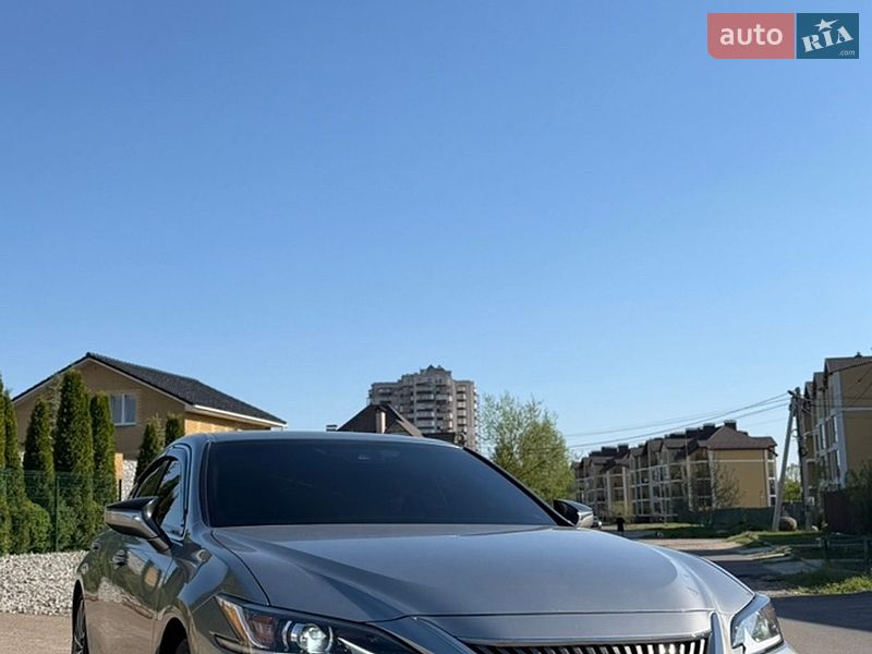 Lexus ES 2020