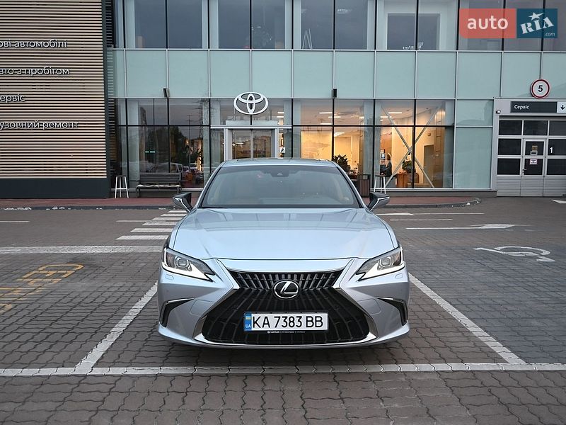 Lexus ES 2023