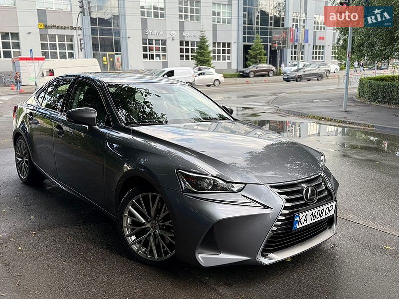 Lexus IS 2018