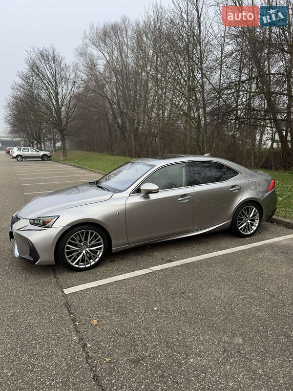 Lexus IS 2017
