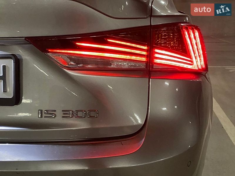 Lexus IS 2018