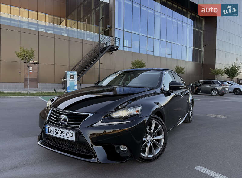 Lexus IS 2016