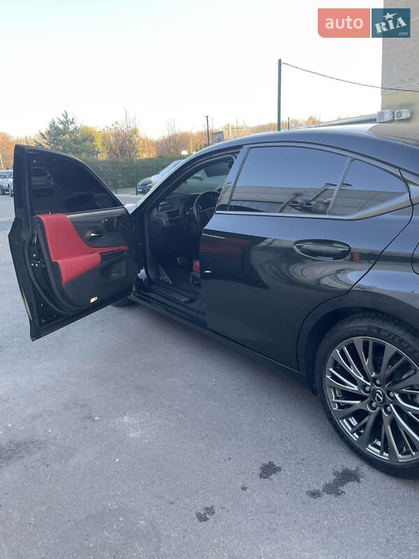 Lexus ES 2021